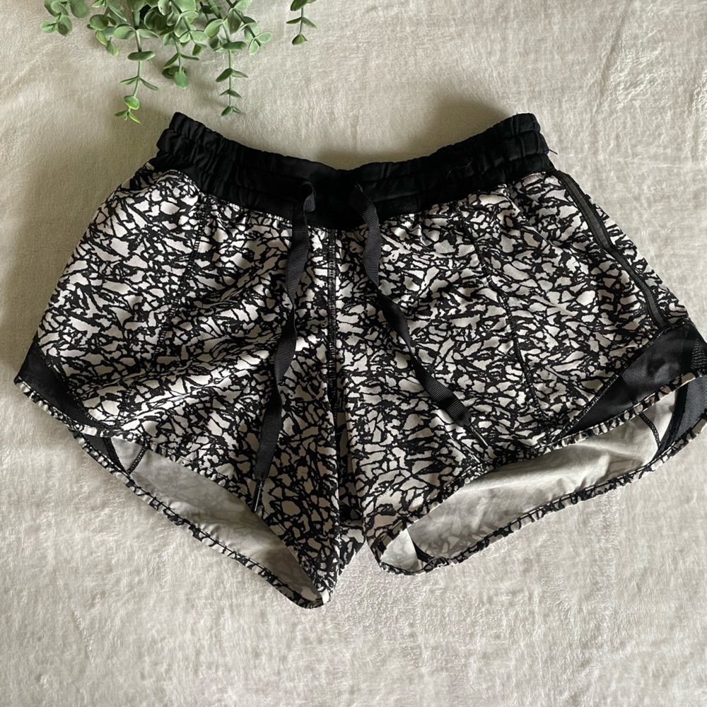 LULULEMON SHORTS